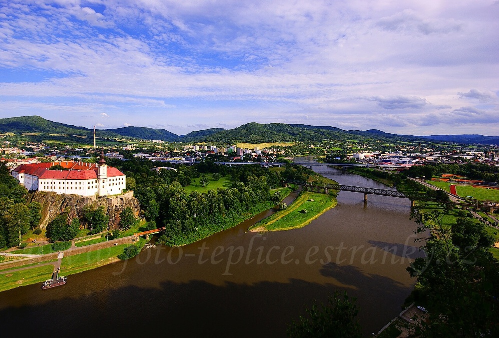 Děčín, pohled na město z Pastýřské stěny 1