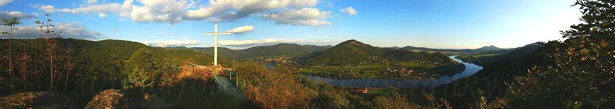 Pohled na údolí Labe z vyhlídky Mlynářův kámen